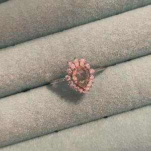 Oomiay Light Peach Halo Ring